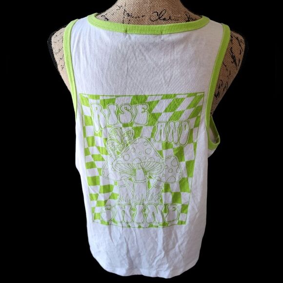 Social Scene Tank Top Wmn SZ 2X Mushrooms Hippie Novelty Wacky Checkered Graphic - Picture 3 of 4